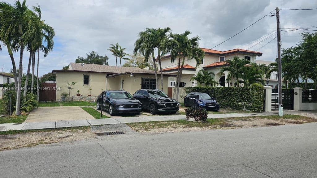 4+1 Müstakil ev — 8891 SW 28th St