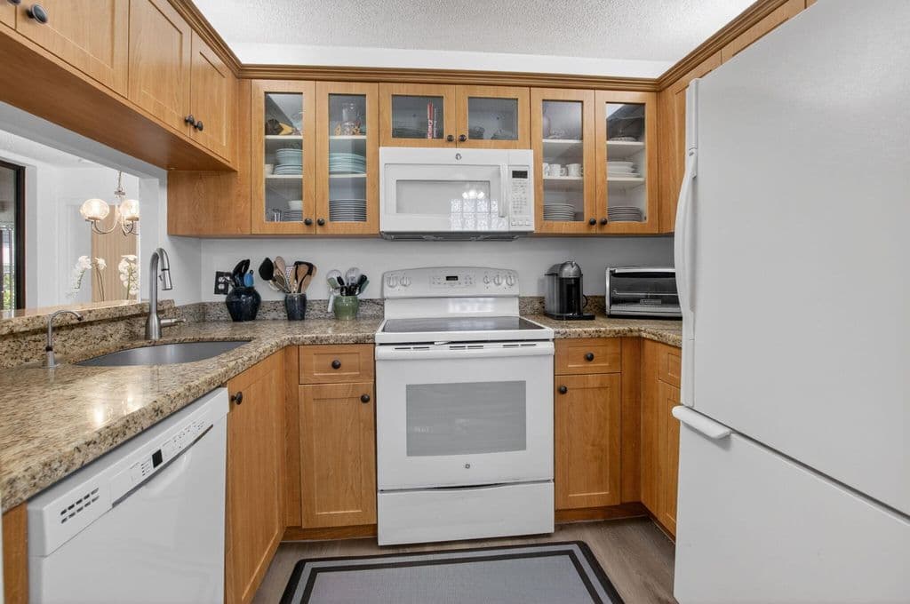 3-bedroom Condo — 5418 Firenze Drive #F