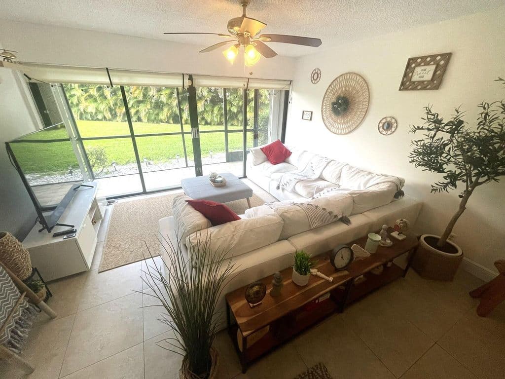 2+1 Condo — 2500 Presidential Way #106