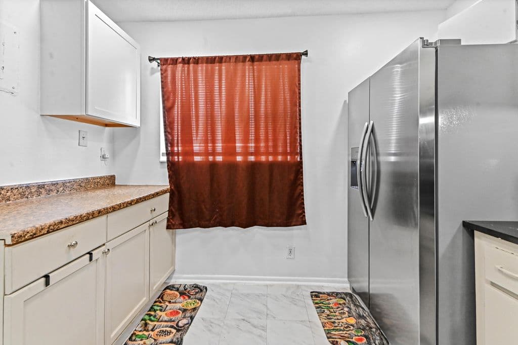 3+1 Mülk — 7904 SW 8th Street