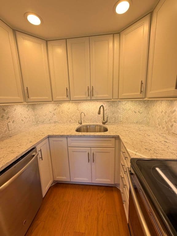 2+1 Condo — 166 Dorset D