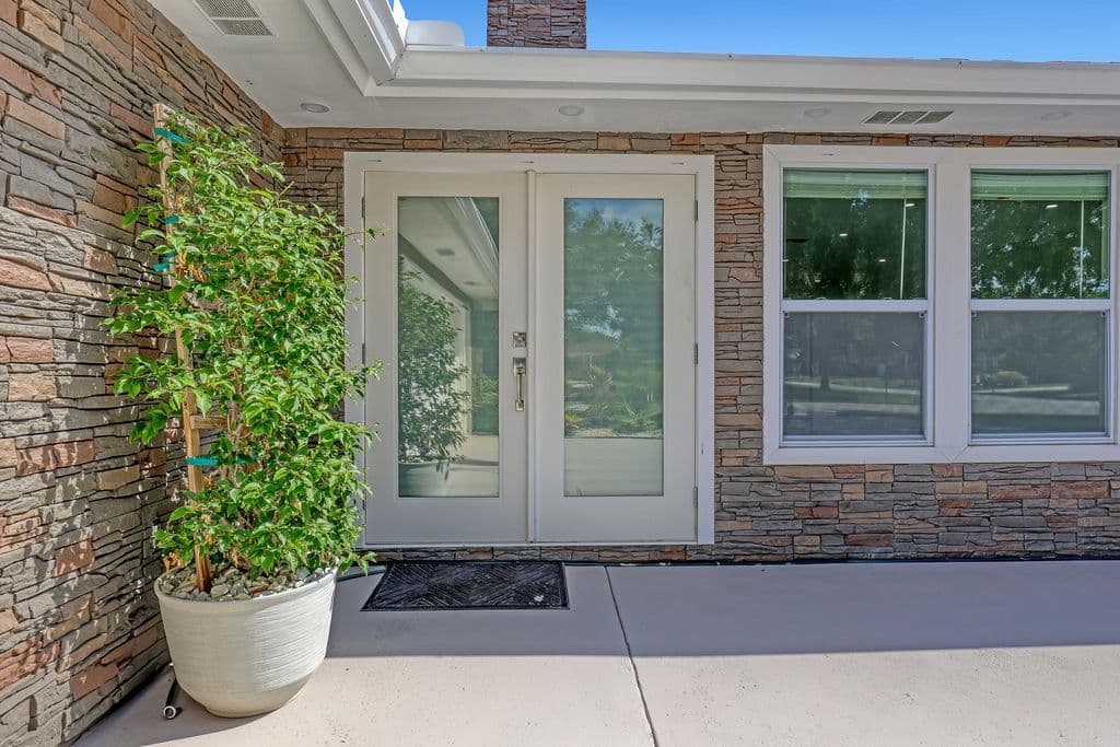 5-bedroom Single-Family Home — 6185 White Oak Court