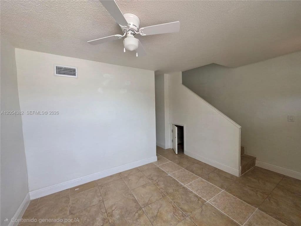 2+1 Condo — 10972 SW 4th St #J2