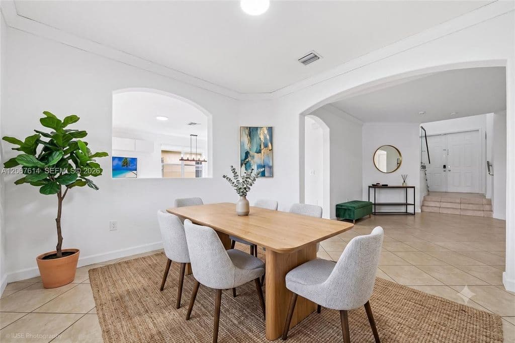 4-bedroom Property — 8666 NW 109th Ct #8666