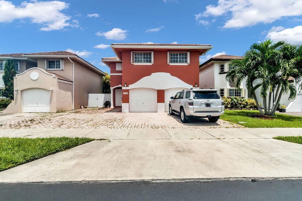 4+1 Müstakil ev — 15351 SW 40TH Terrace