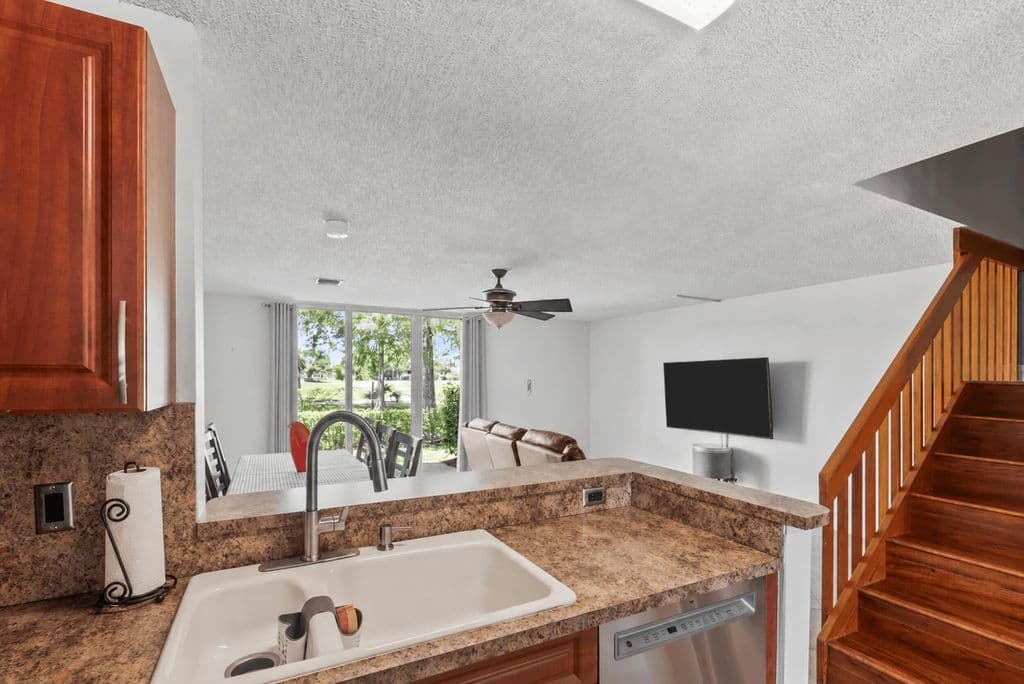 3-bedroom Property — 7127 WOODMONT Way #7127