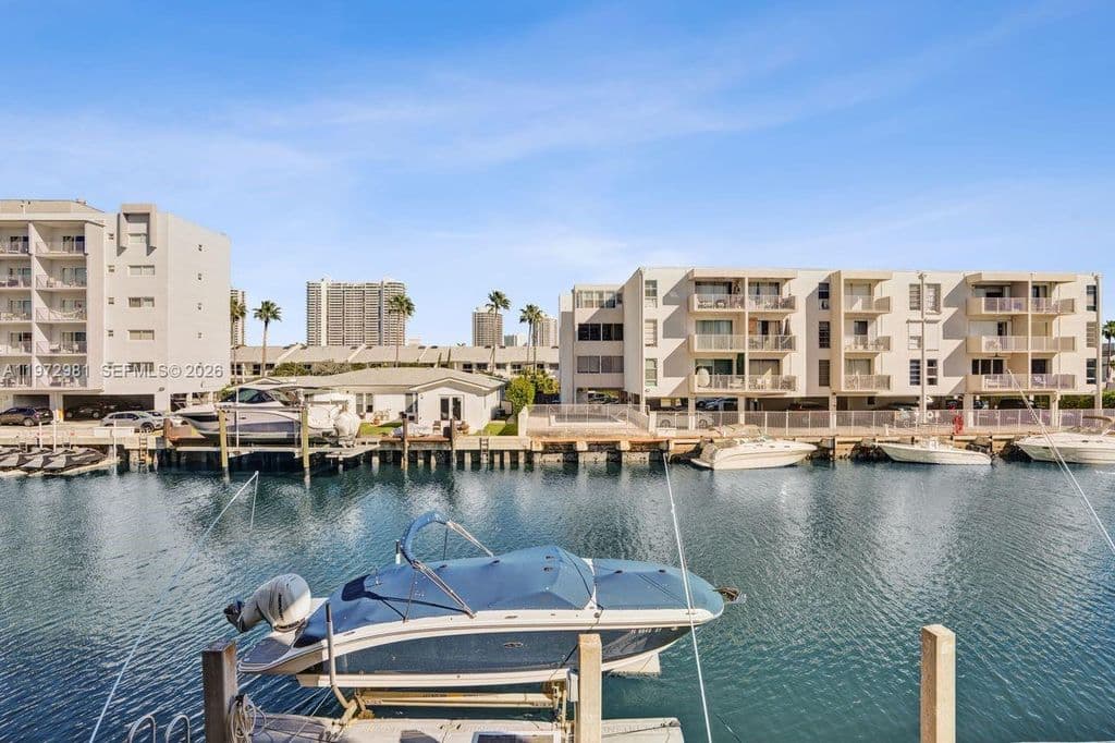 2+1 Condo — 3665 NE 167th St APT 208