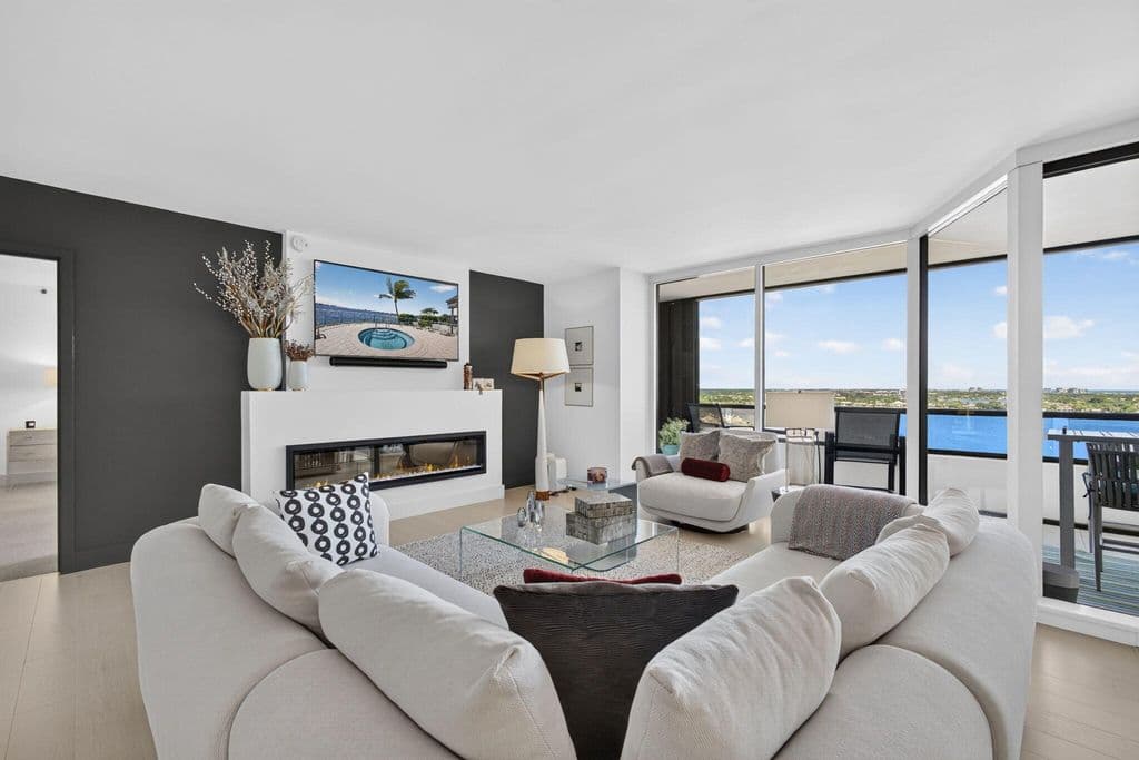 2-bedroom Condo — 100 Lakeshore Drive #1654