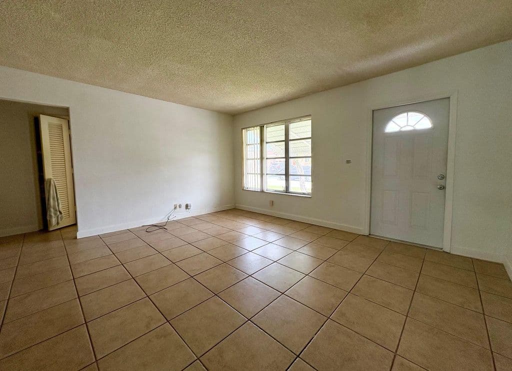 2+1 Müstakil ev — 4603 NW 49th Street