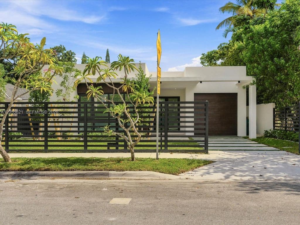 4+1 Müstakil ev — 1621 SW 11th Ter