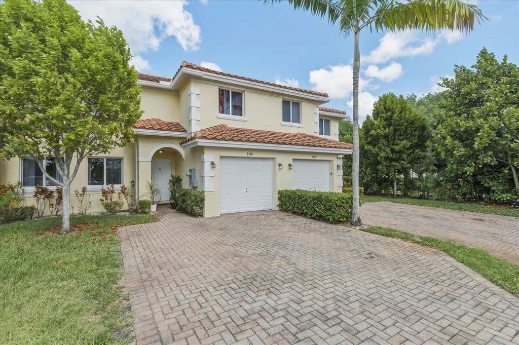 3-bedroom Property — 1340 SW 53rd Avenue