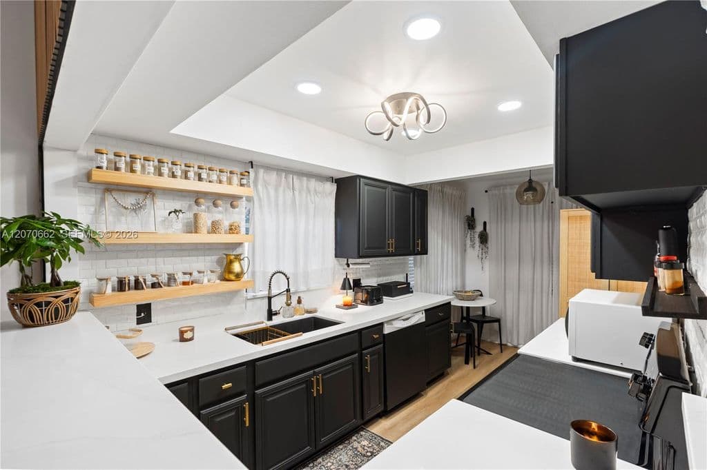3+1 Mülk — 1641 NW 96th Ter