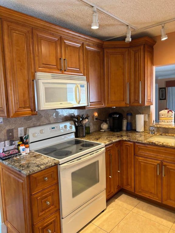 2-bedroom Condo — 60 Pelican Pointe Drive #1020