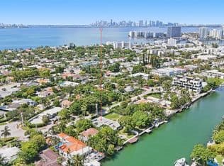 4+1 Müstakil ev — 1525 Calais Dr, Miami Beach, 33141