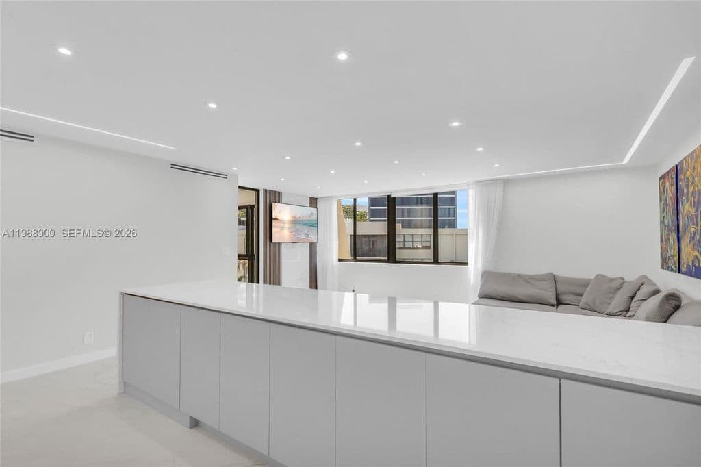 4+1 Condo — 20441 NE 30th Ave APT 424-9