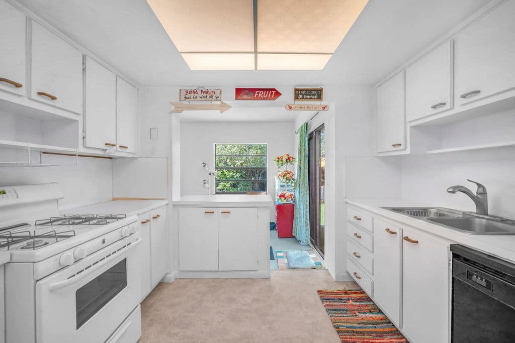 2+1 Müstakil ev — 8380 NW 28TH Street