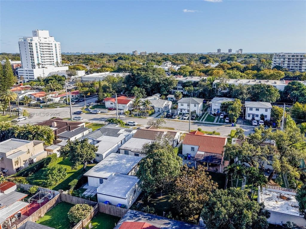 4+1 Mülk — 1631 SW 21st St