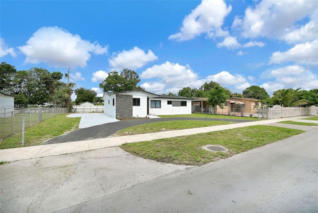4-bedroom Single-Family Home — 17221 NW 24th Pl
