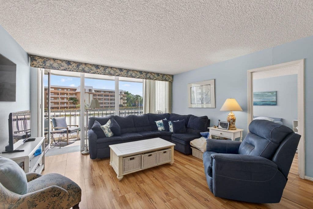 2-bedroom Condo — 336 Golfview Road #207