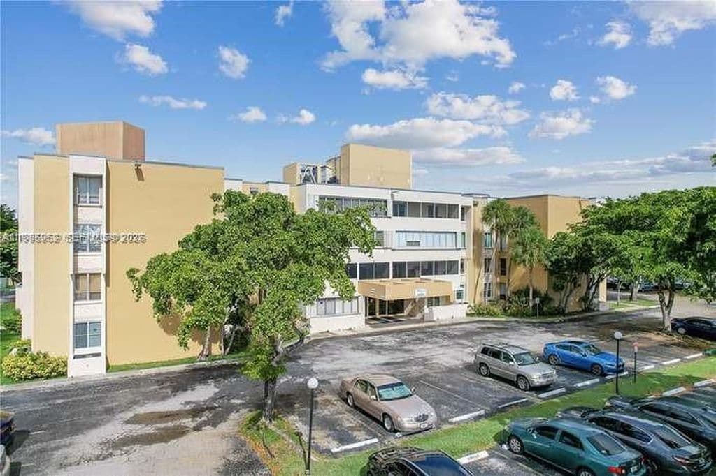 3-bedroom Condo — 6901 SW 147th Ave APT 2E