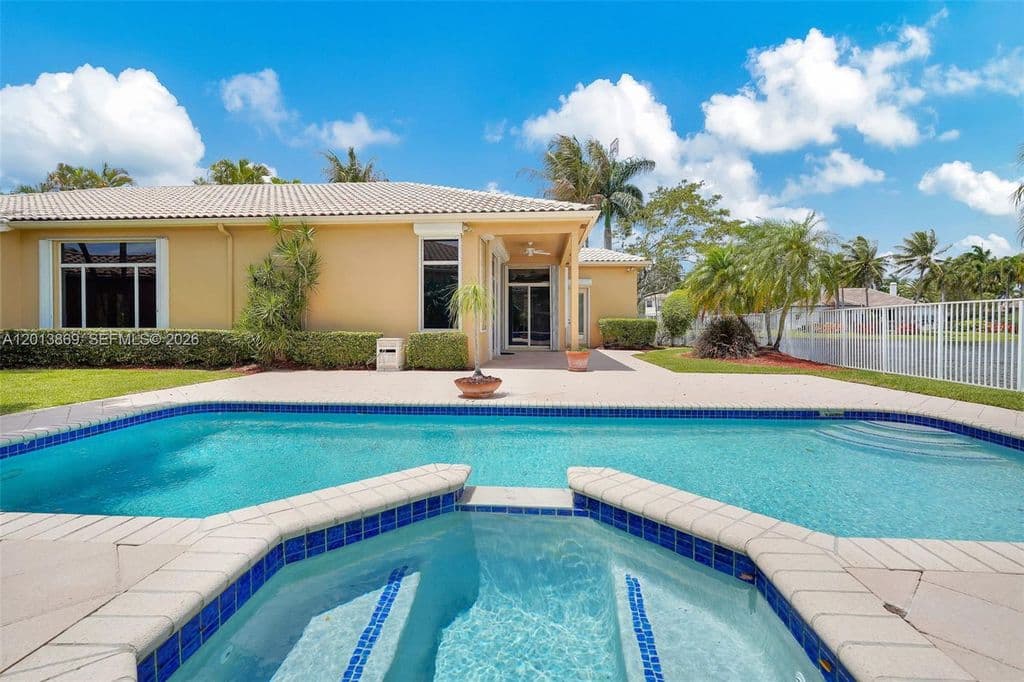 4-bedroom Single-Family Home — 2456 Bay Isle Ct