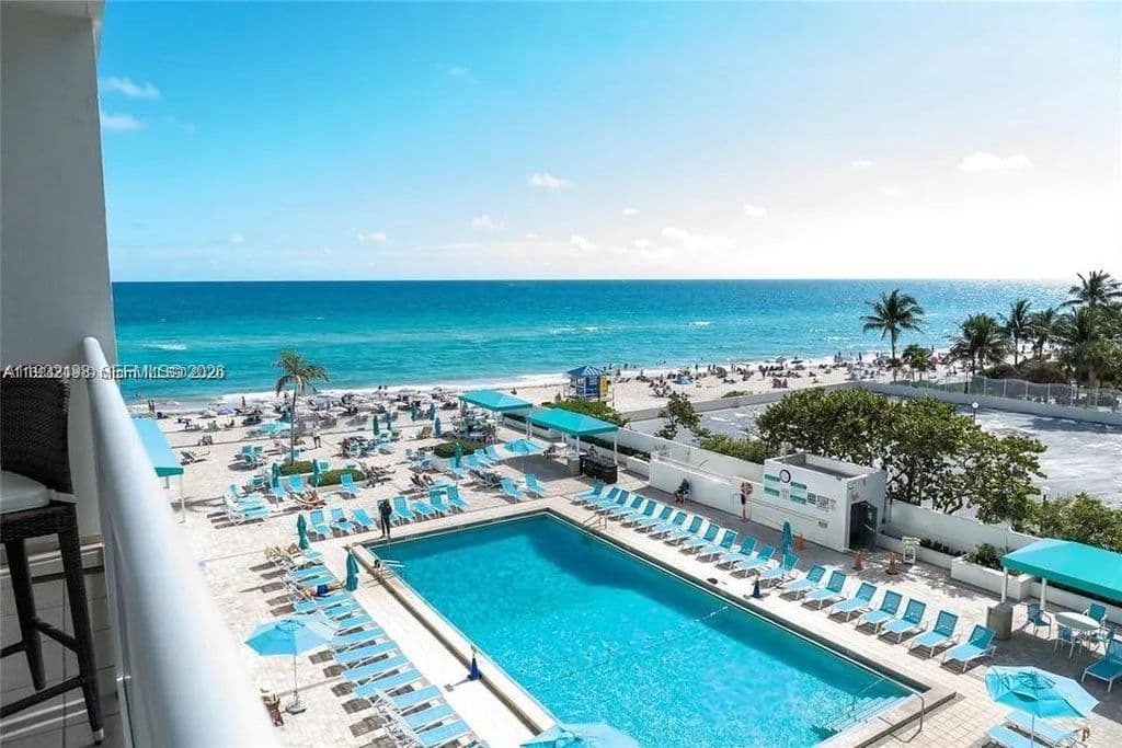 2+1 Condo — 3725 S Ocean Dr APT 508