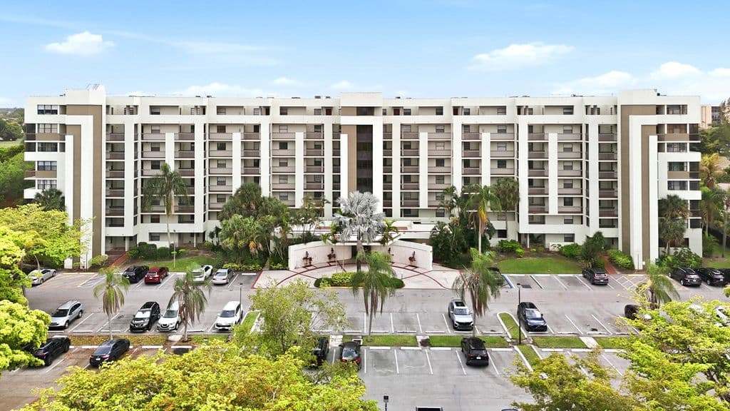 2+1 Condo — 7050 NW 44th Street #705