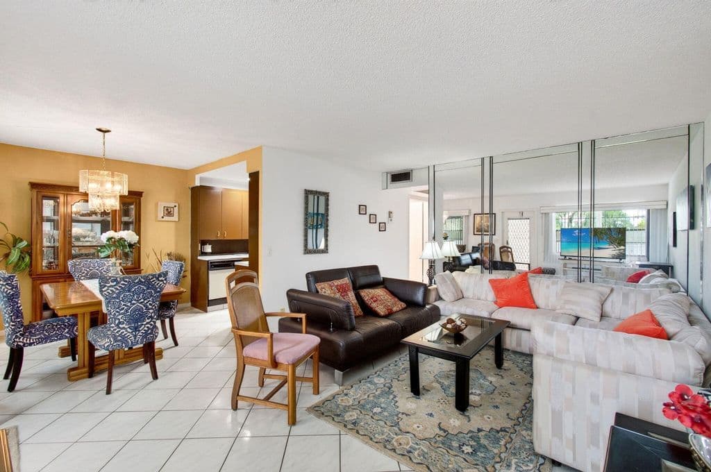 2-bedroom Condo — 3014 Exeter A