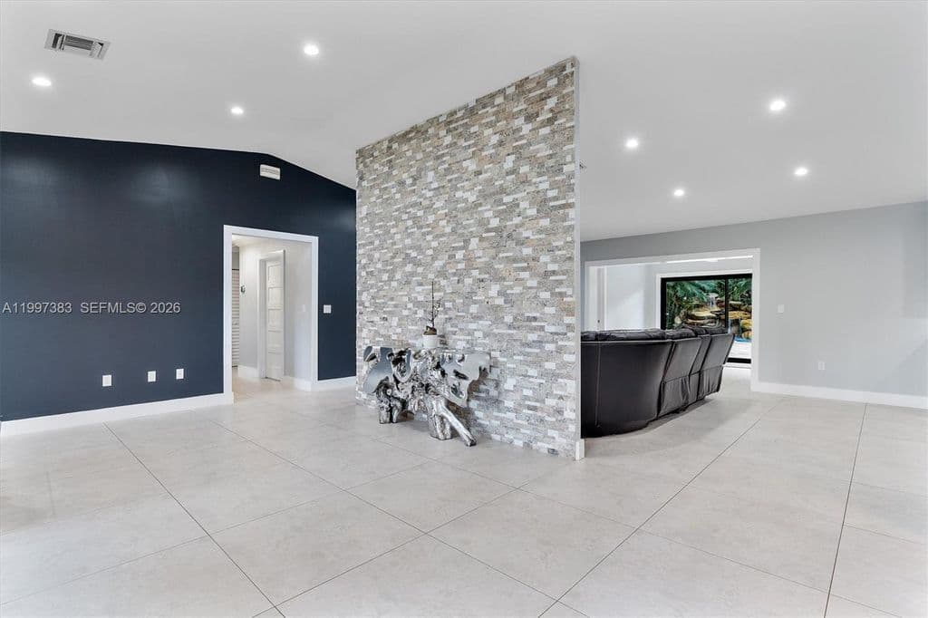 5-bedroom Single-Family Home — 14800 SW 166th St