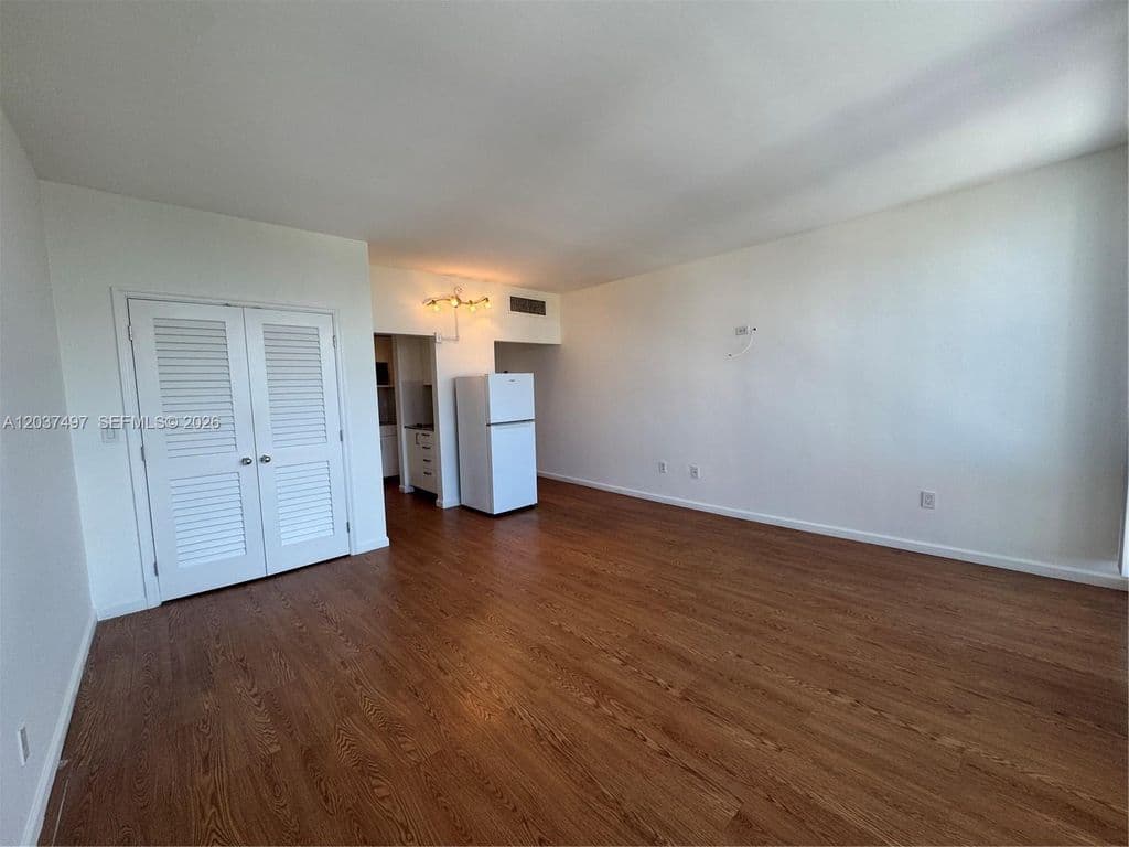 Condo — 700 Biltmore Way APT 916