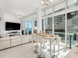 3-bedroom Condo — 480 NE 30th St APT 501, Miami, 33137
