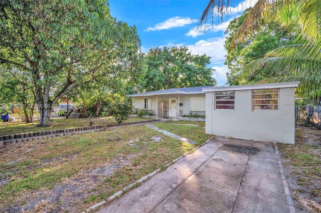 2-bedroom Single-Family Home — 16234 NE 9th Ct