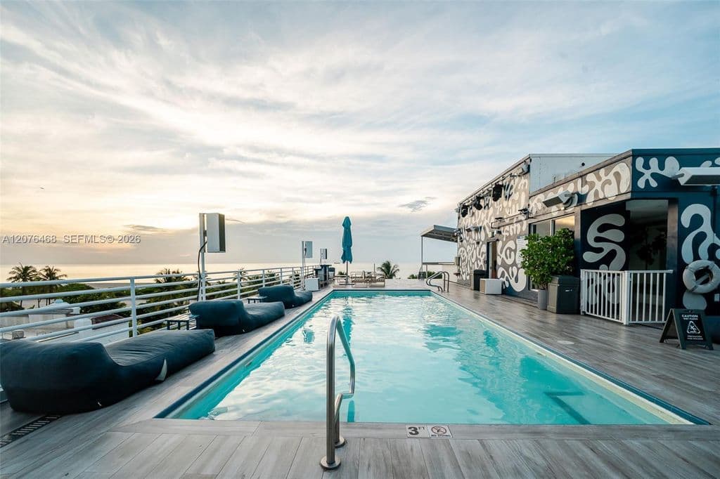 1-bedroom Condo — 1060 Ocean Dr #D206