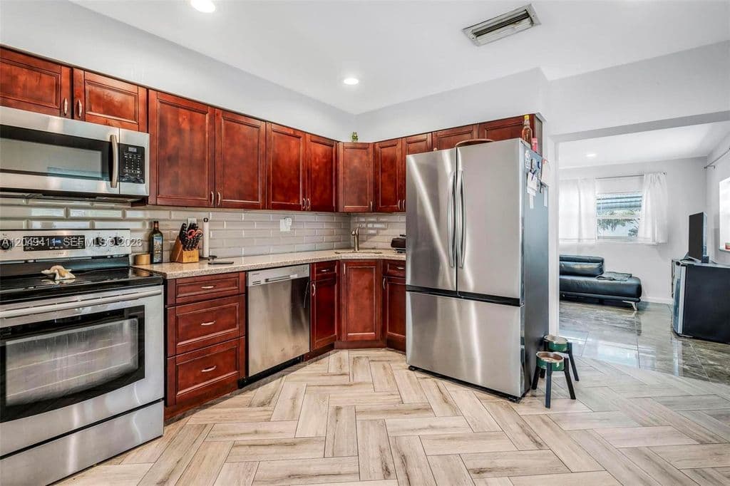 3+1 Müstakil ev — 7211 NW 76th St
