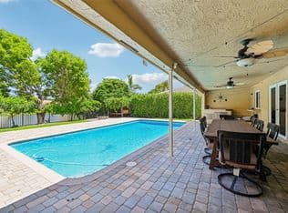 4+1 Müstakil ev — 483 NW 107th Ave, Coral Springs, 33071