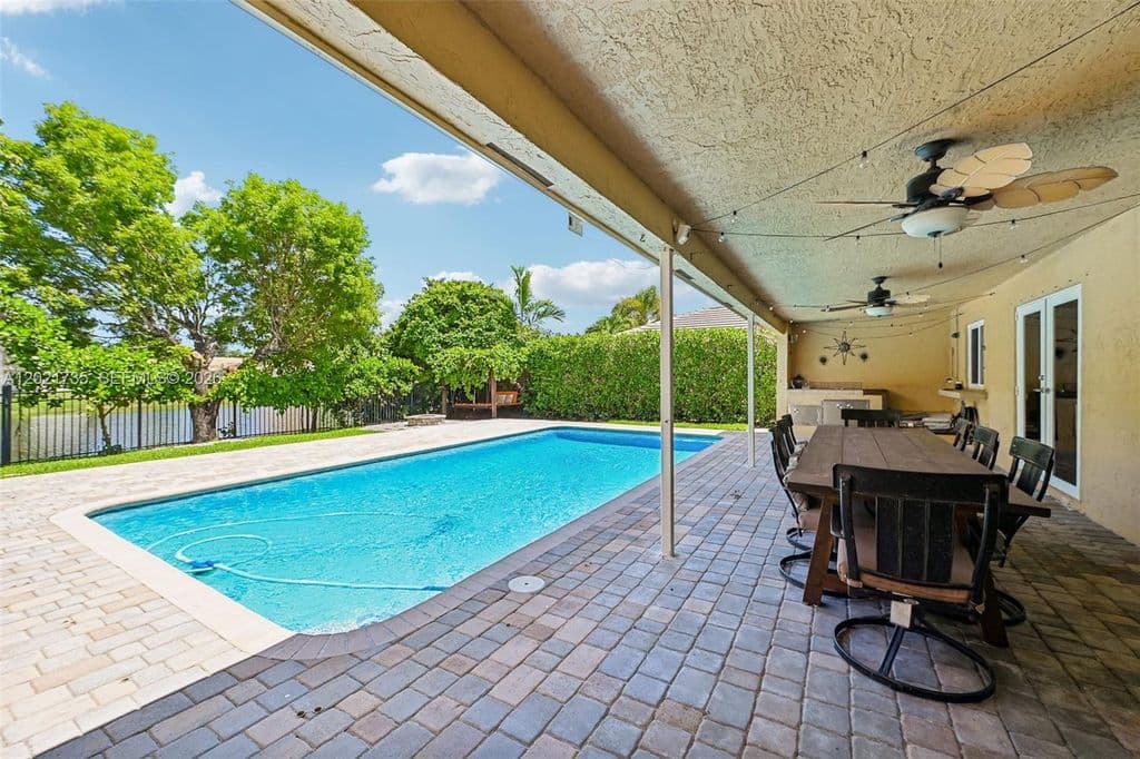 4+1 Müstakil ev — 483 NW 107th Ave