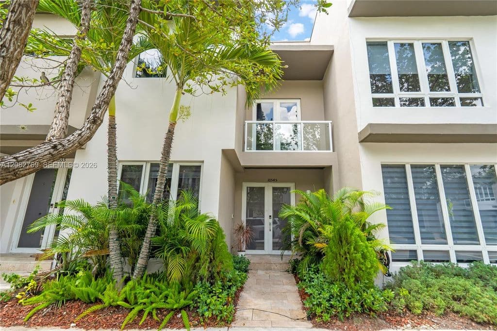 4-bedroom Single-Family Home — 10545 NW 63rd Ter