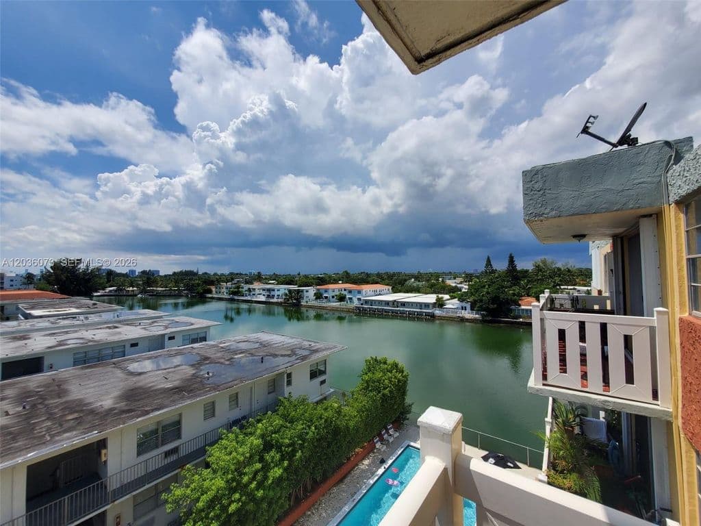 1+1 Condo — 7900 Tatum Waterway Dr APT 502