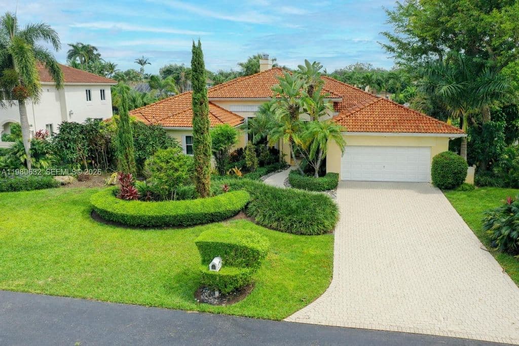 5-bedroom Single-Family Home — 16701 SW 84th Ct