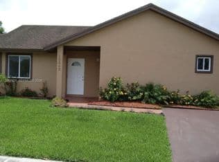 4+1 Müstakil ev — 12242 SW 210th St, Miami, 33177