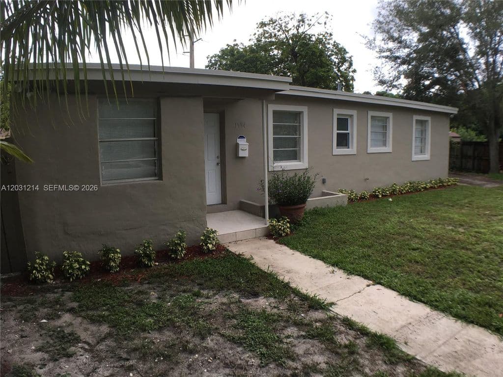 4-bedroom Single-Family Home — 1594 NE 155th Ter