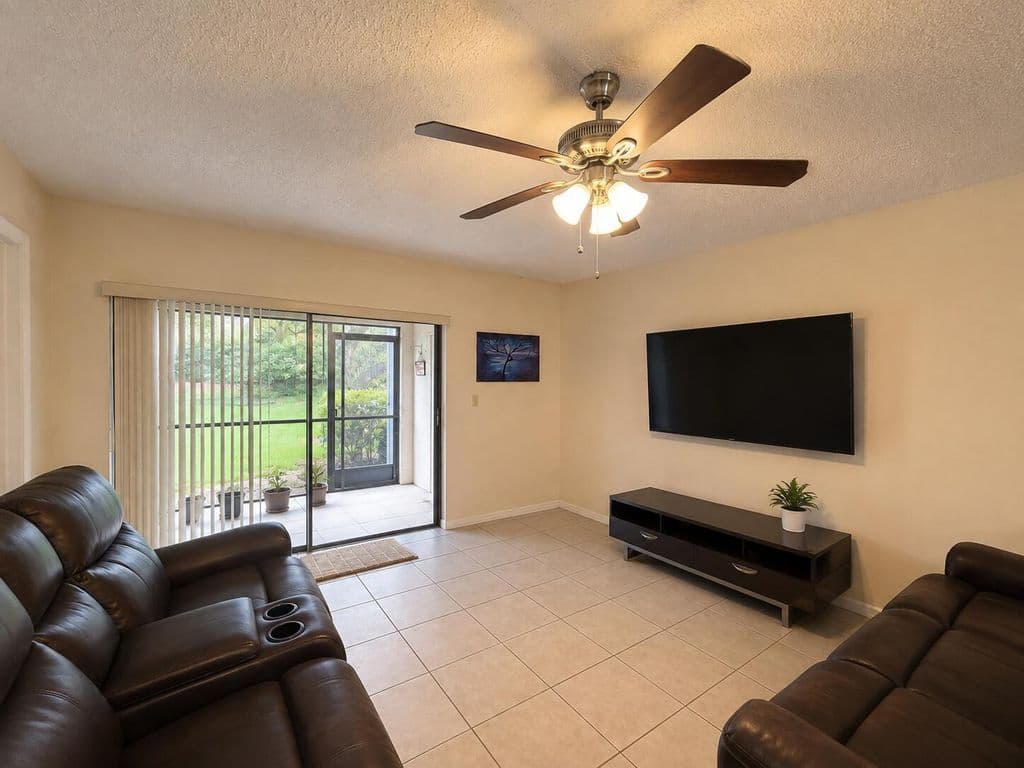 2+1 Condo — 9601 RIVERSIDE Drive #A5