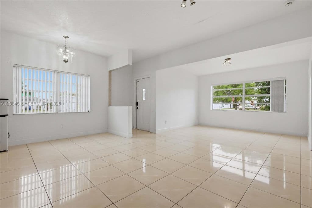4+1 Müstakil ev — 6448 Funston St