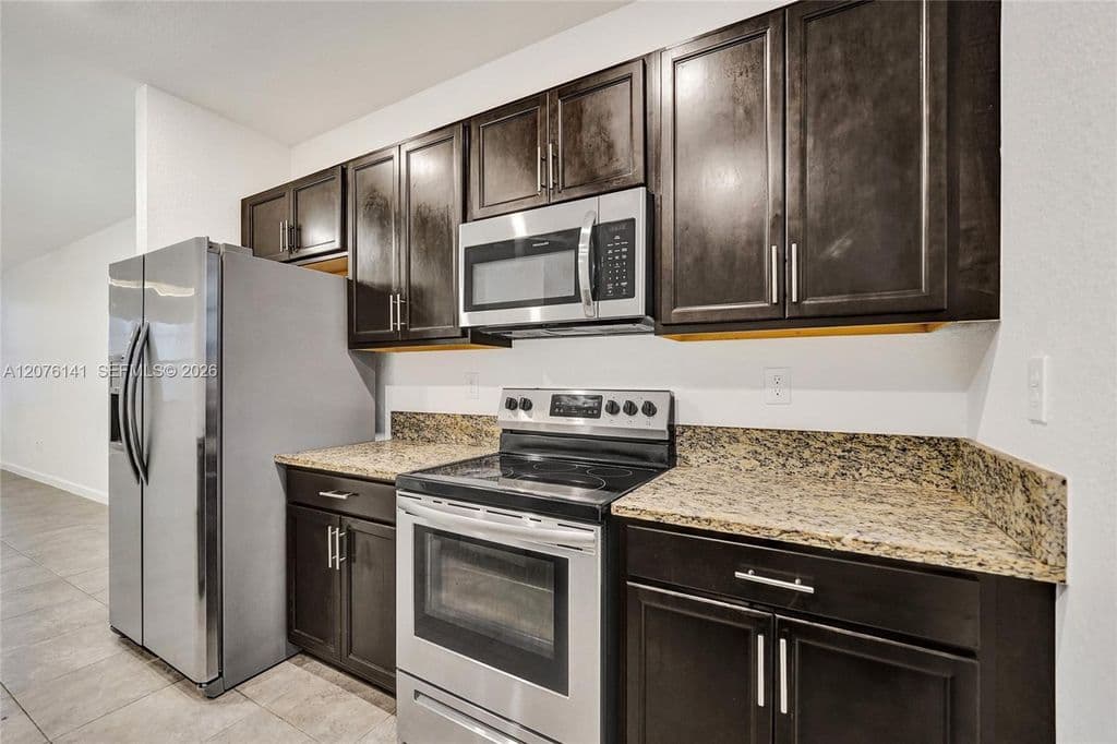 3+1 Mülk — 2805 SW 17th Ave