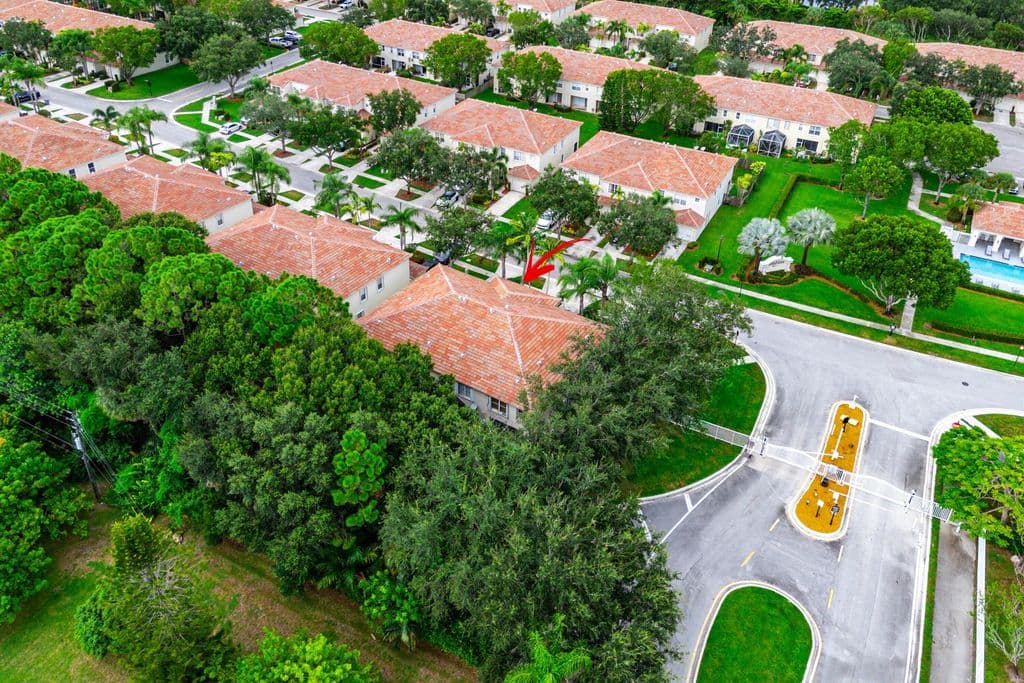 3-bedroom Property — 9650 Lago Drive