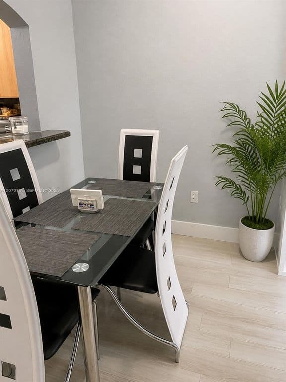 2+1 Condo — 7991 NW 8th St APT 110