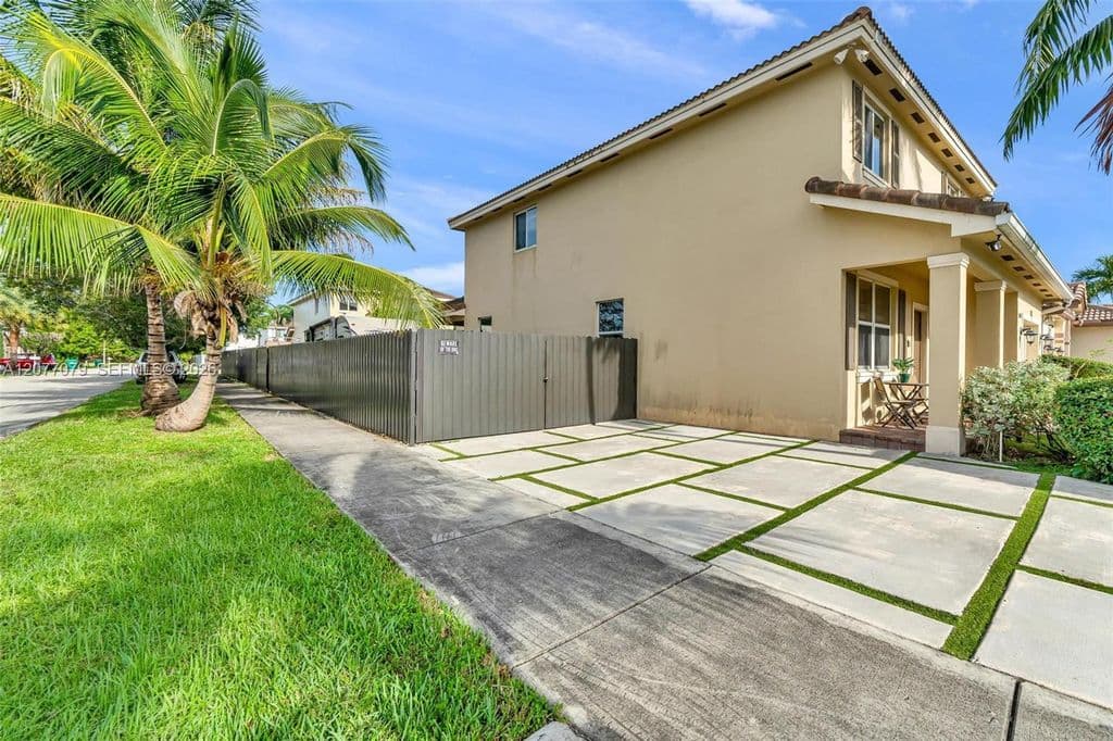 4-bedroom Single-Family Home — 28403 SW 130th Ave