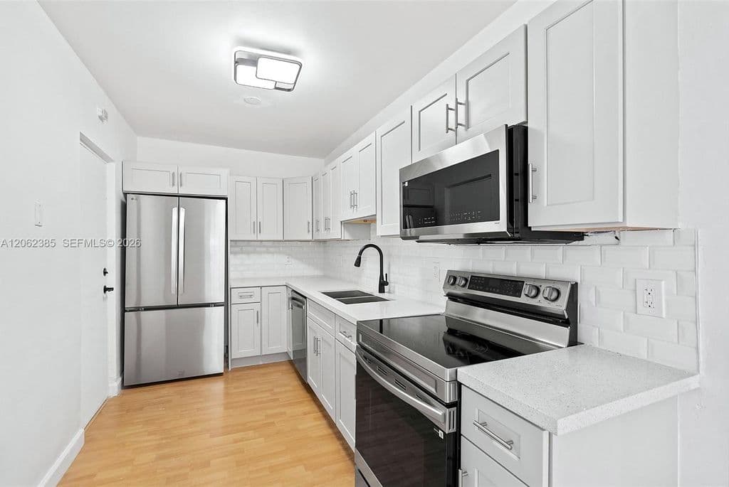 3+1 Condo — 1880 S Treasure Dr APT 3D