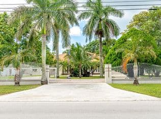 4-bedroom Single-Family Home — 18390 SW 200th St, Miami, 33187