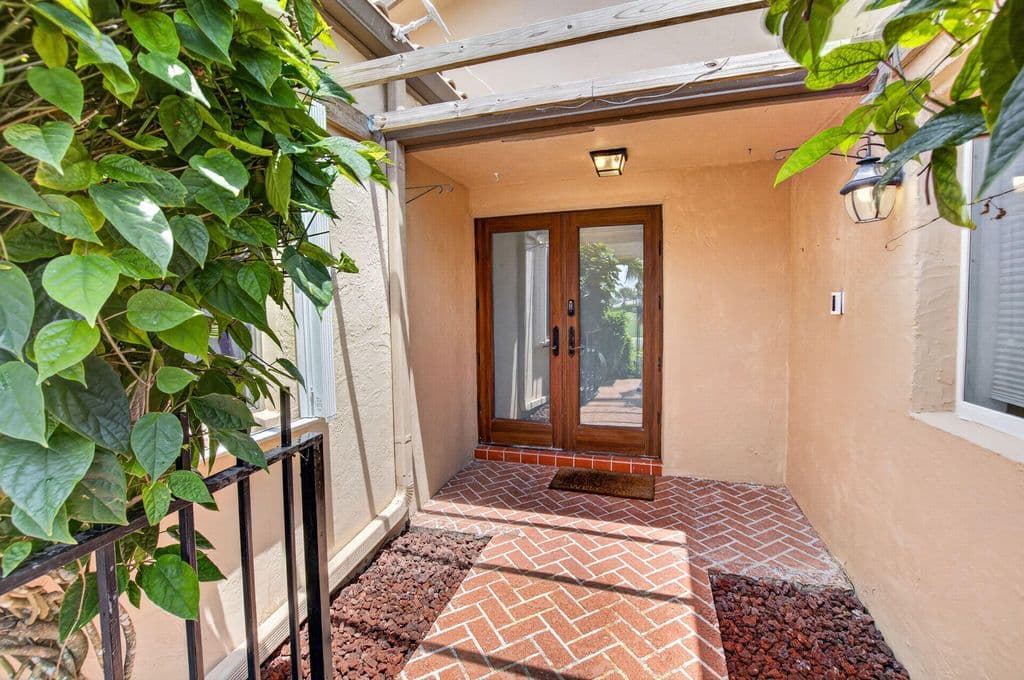 3-bedroom Single-Family Home — 7658 SOLIMAR Circle